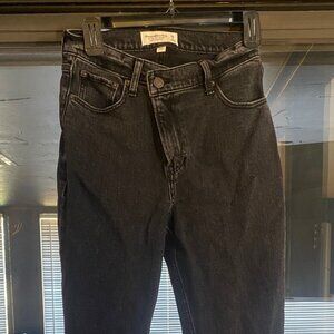 Abercrombie and Fitch, 90's straight, Ultra High Rise Jeans- Curve Love